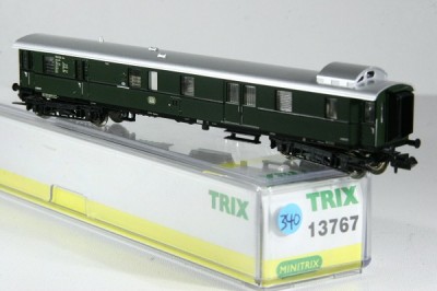 Minitrix-13767-Personenwagen-der-DB-2-Klasse-grün.jpg