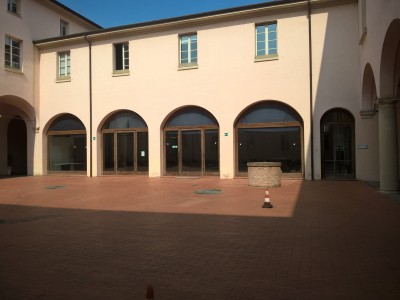 chiostro esterno.jpg