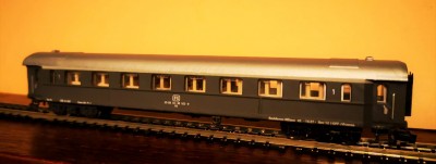 Carrozza FS 1955 1 classe grigio ardesia lato corridoio 12.jpg