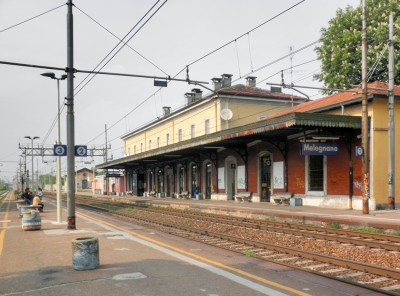 Melegnano_-_stazione_ferroviaria_-_binari.jpg