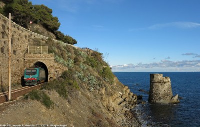 torre saracena in mare02.jpg