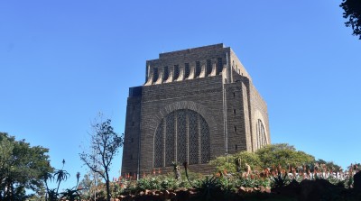 06_monumento centrale del museo, al vero.JPG